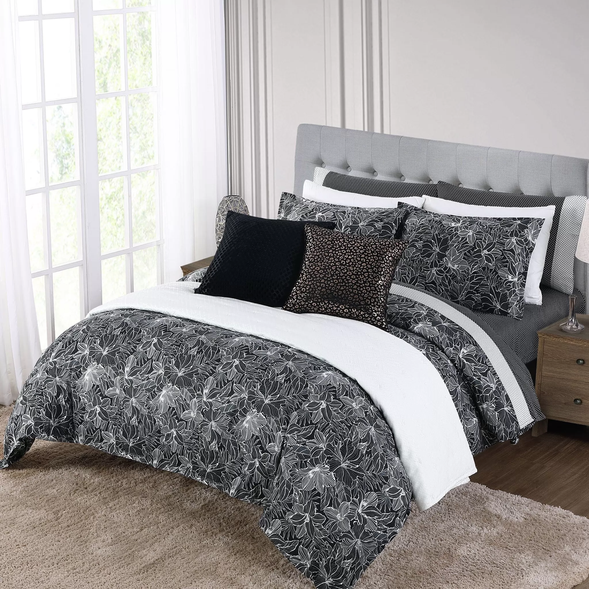 New Anne Klein Marlo Comforter Set Black/White